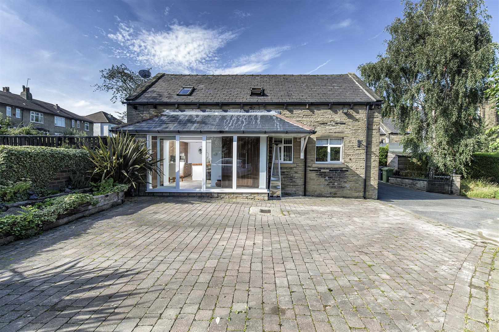 House Detached Thornhill Road, Edgerton, Huddersfield